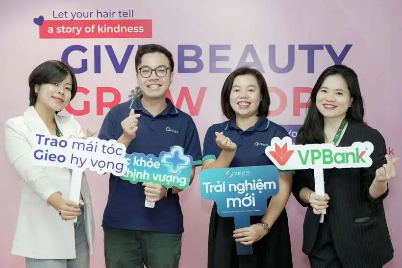 Hoạt động “Trao mái tóc - Gieo hy vọng” do OPES khởi xướng với sự đồng hành của VPBank, góp phần vì Sức khỏe thịnh vượng của người Việt.